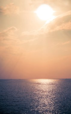 Tayland denizde etkileyici günbatımı