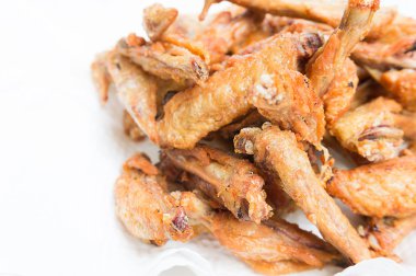 Çıtır tavuk kanatları yakın çekim