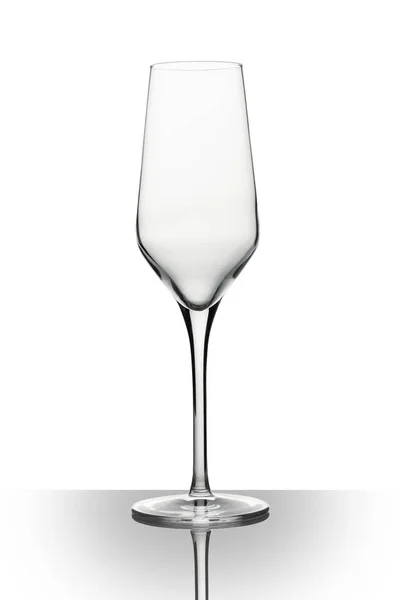 Bicchiere Vino Bianco Superficie Riflettente Sfondo Bianco — Foto Stock