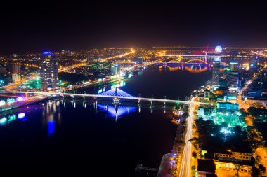 Gece Danang şehir