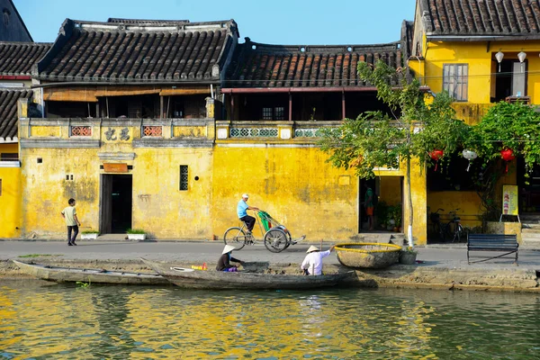 Boats in Hoai river, Vietnam. — Stock Photo, Image