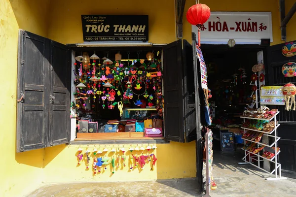 Loja de artesanato em Hoian cidade antiga . — Fotografia de Stock