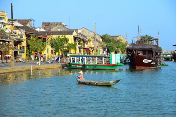 Boats in Hoai river, Vietnam. — Stock Photo, Image