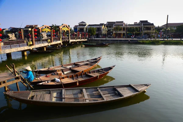 Barcos no rio Hoai, Vietnã . — Fotografia de Stock