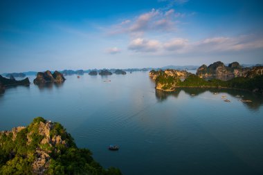 Halong Bay güzel deniz manzarası.