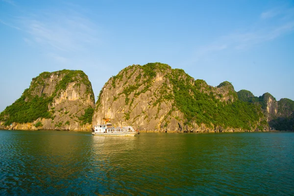 Bela paisagem marinha em Halong Bay, Vietnã . — Fotografia de Stock