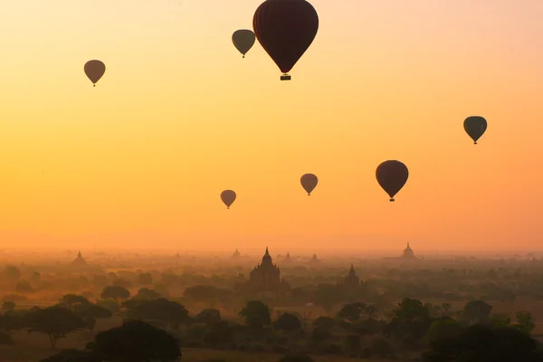 Bagan im sonnenaufgang, myanmar. — Stockfoto