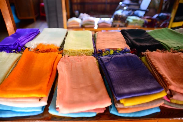 Traditional clothes made from silk are sold in Inle lake, Myanmar — Stock Photo, Image