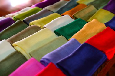 Bagan geleneksel giysilerle