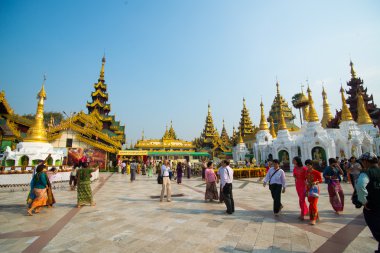 Inle Gölü tapınaklarda