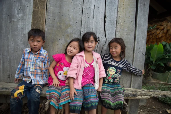 もん族少数民族の子供たち — ストック写真