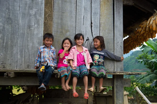 もん族少数民族の子供たち — ストック写真