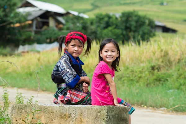 Niños no identificados de minorías étnicas H 'mong — Foto de Stock