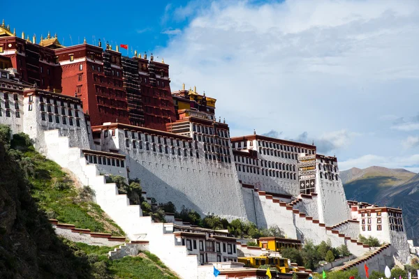 Палац у Лхасі (Тибет). — стокове фото