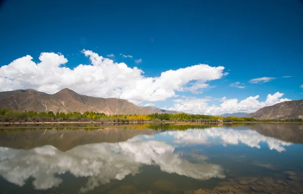 Piękny krajobraz w Tybecie — Zdjęcie stockowe