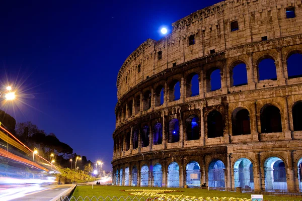 夜のコロッセオ — ストック写真
