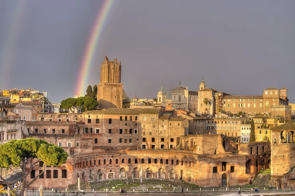 Ουράνιο τόξο πέρα από Ρώμη — Φωτογραφία Αρχείου