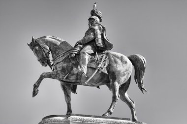 Vittoriano'ya boyutlarda heykellere uygulayan Roma Victor Emmanuel Ii - siyah ve beyaz