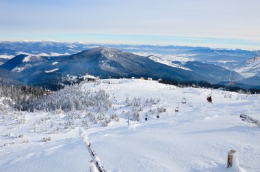 Dağdan deniz seviyesinden 1700 metre yüksekliği göster