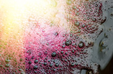 Kabarcıklar kırmızı şarap 