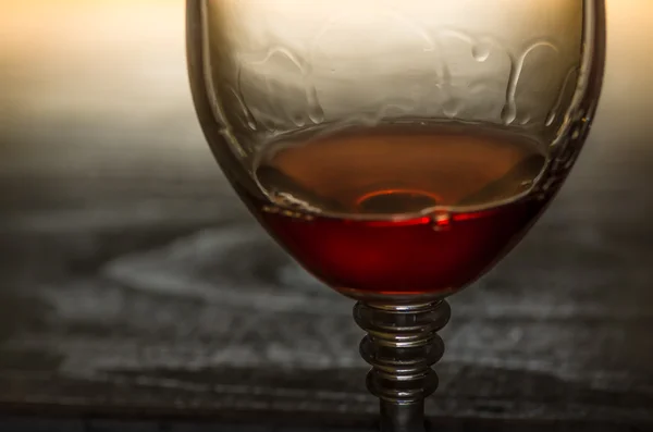 Vin rouge dans un verre — Photo