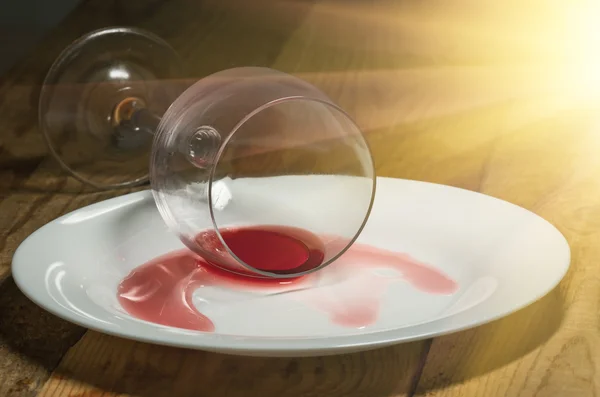 Bicchiere rovesciato di vino — Foto Stock