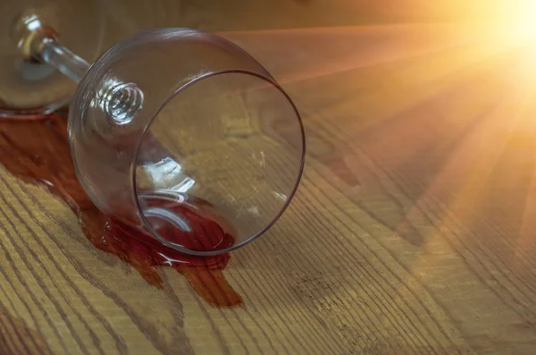 Rozlité sklenka vína — Stock fotografie