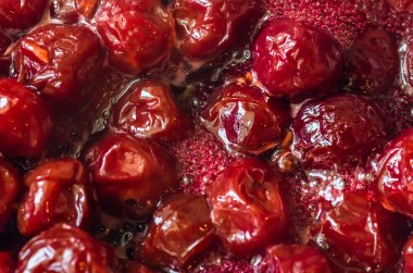 Kiraz reçeli pişirme