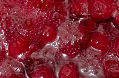 Kiraz reçeli pişirme