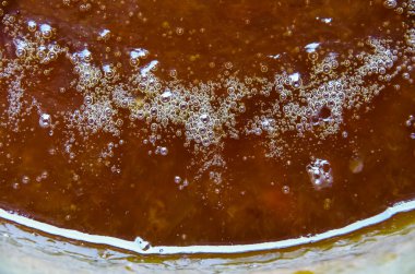 Doku çok iyi kaynayan sarı kayısı reçeli