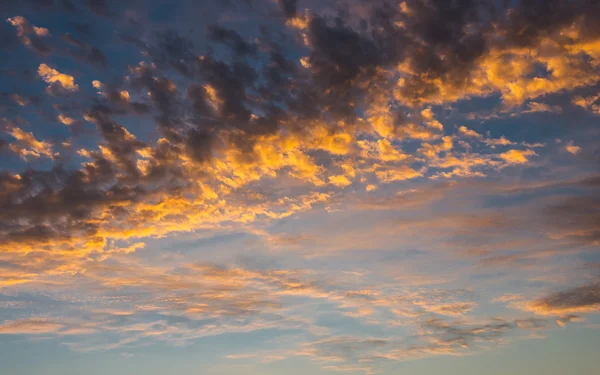 Небо с облаками — стоковое фото
