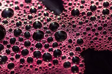 İyi üzümlerinden kırmızı şarap fermente 