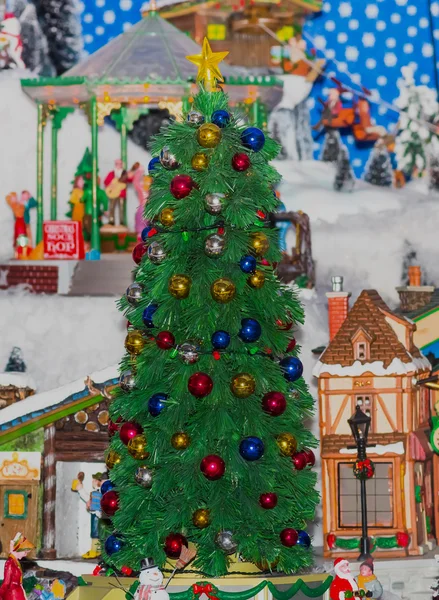Noel ağacı ile kış sahne — Stok fotoğraf