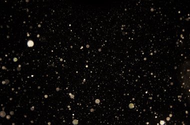 Kış düşen kar siyah arka plan