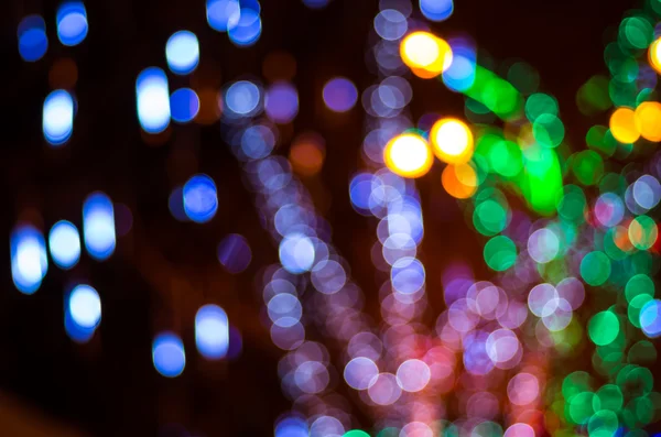 Lumières de Noël colorées fond flou . — Photo