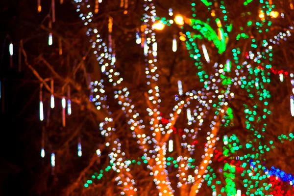 Coloridas luces de Navidad borroso fondo . —  Fotos de Stock