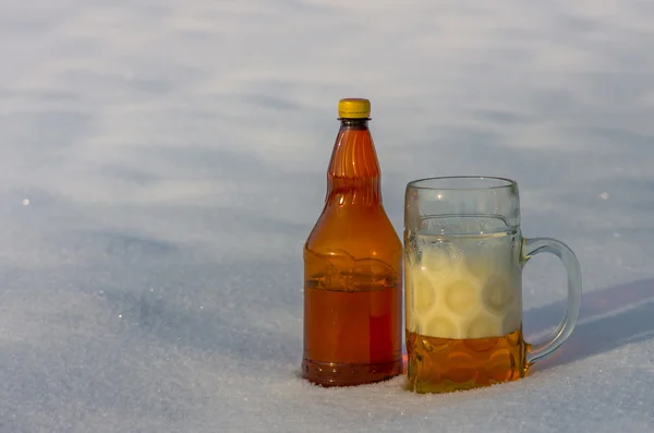 Beer in the snow — Stock Photo, Image