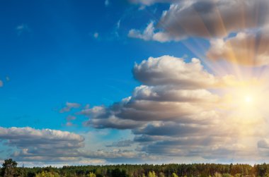 Bulutlu mavi gökyüzü
