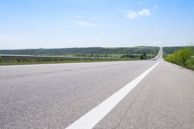 Gün ortası yaz boş de yol göster 