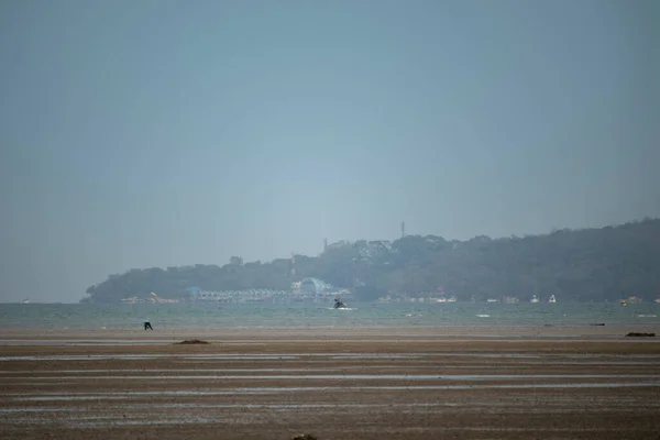 Andar Areia Praia Depois Que Mar Caiu Torne Uma Praia — Fotografia de Stock