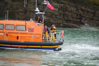 Rnli filika Kuzey Devon sahil üzerinde 