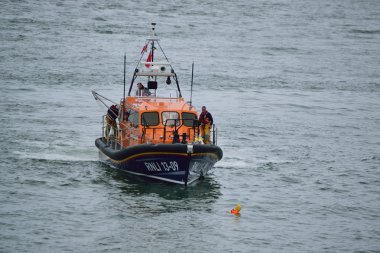 Rnli filika Kuzey Devon sahil üzerinde 