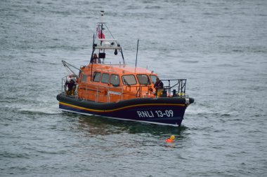 Rnli filika Kuzey Devon sahil üzerinde 