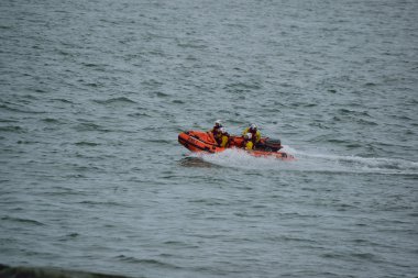 Rnli filika Kuzey Devon sahil üzerinde 