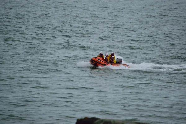 Σωσίβια λέμβο RNLI σχετικά με την ακτή του Βόρειο Ντέβον — Φωτογραφία Αρχείου