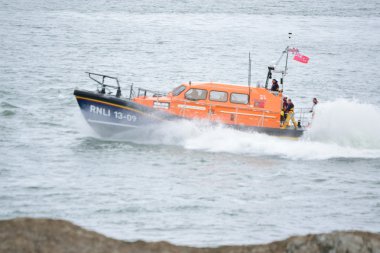 Rnli filika Kuzey Devon sahil üzerinde 