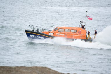 Rnli filika Kuzey Devon sahil üzerinde 