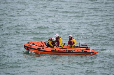 Rnli filika Kuzey Devon sahil üzerinde 