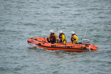 Rnli filika Kuzey Devon sahil üzerinde 