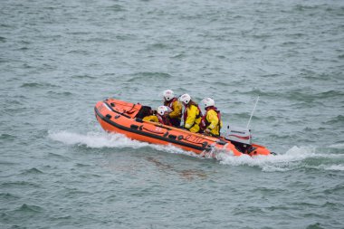 Rnli filika Kuzey Devon sahil üzerinde 